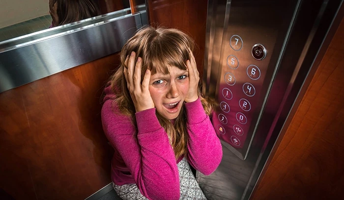 Sợ đi thang máy là một trong số các chứng ám ảnh sợ hãi thường gặp.