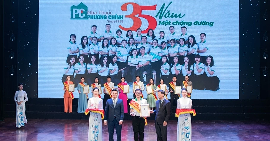 Nhà thuốc Phương Chính nhận giải Top 100 sản phẩm, dịch vụ tốt nhất cho gia đình, trẻ em năm 2023