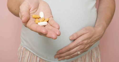 Mẹ bầu cần tuân thủ những quy tắc gì khi dùng vitamin tổng hợp?
