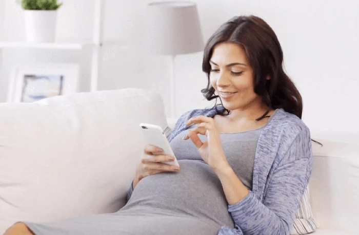 Bầu 3 tháng đầu sử dụng điện thoại có an toàn không