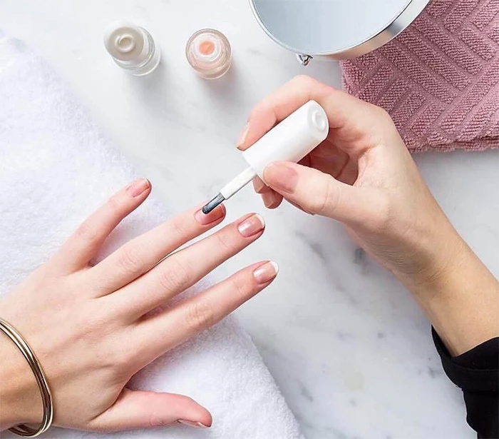 Sau sinh bao lâu được sơn móng tay