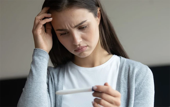 Thai ngoài tử cung thử que có lên 2 vạch không