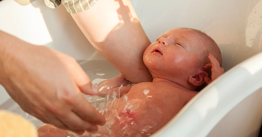 Hướng dẫn chi tiết cách tắm cho trẻ sơ sinh tại nhà