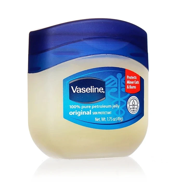 Kem trị gót chân Vaseline - Kem dưỡng ẩm cho da khá quen thuộc với khách hàng Việt.