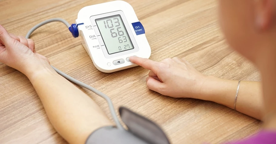 Máy đo huyết áp loại nào tốt năm 2024?