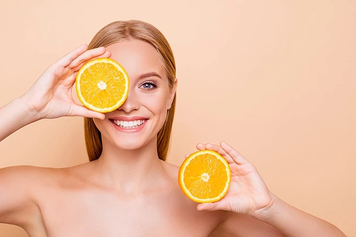 Vitamin C có tác dụng giúp chống lão hóa, làm đẹp da.