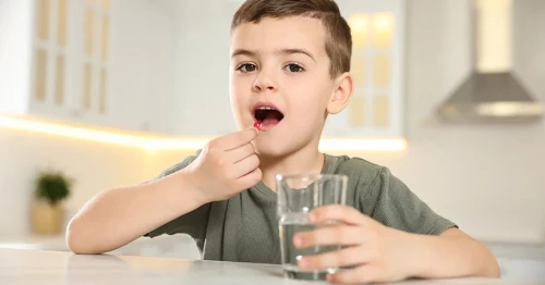 Vitamin tổng hợp cho bé 6 tuổi có tác dụng phụ không?
